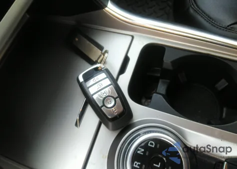 2021 Ford Explorer Xlt from USA, damaged, VIN 1FMSK8DH1MGA10840